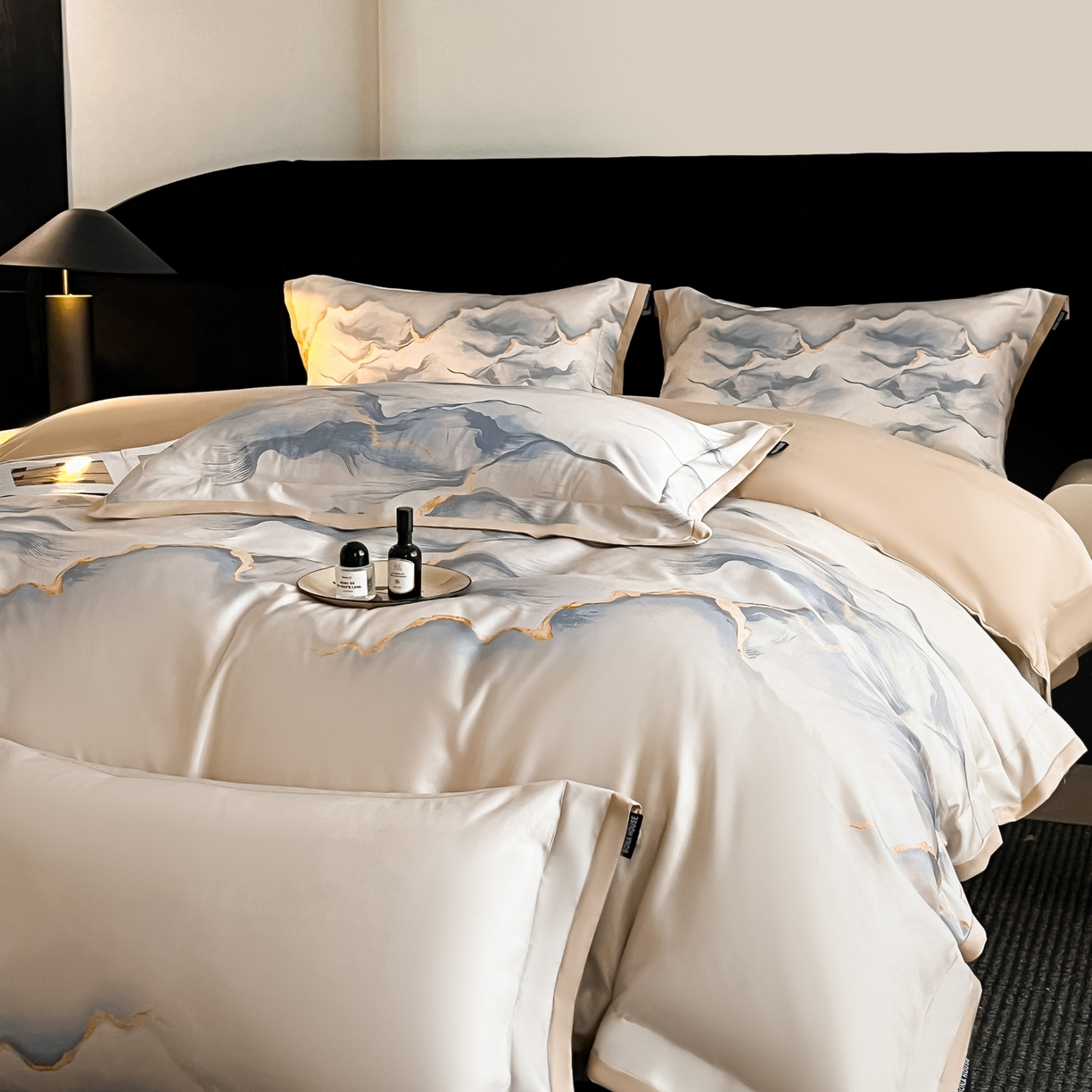 91家纺网 家纺一手货源 找家纺 博纳家纺 2025新款亲肤棉数码印花拼角四件套 海市蜃楼