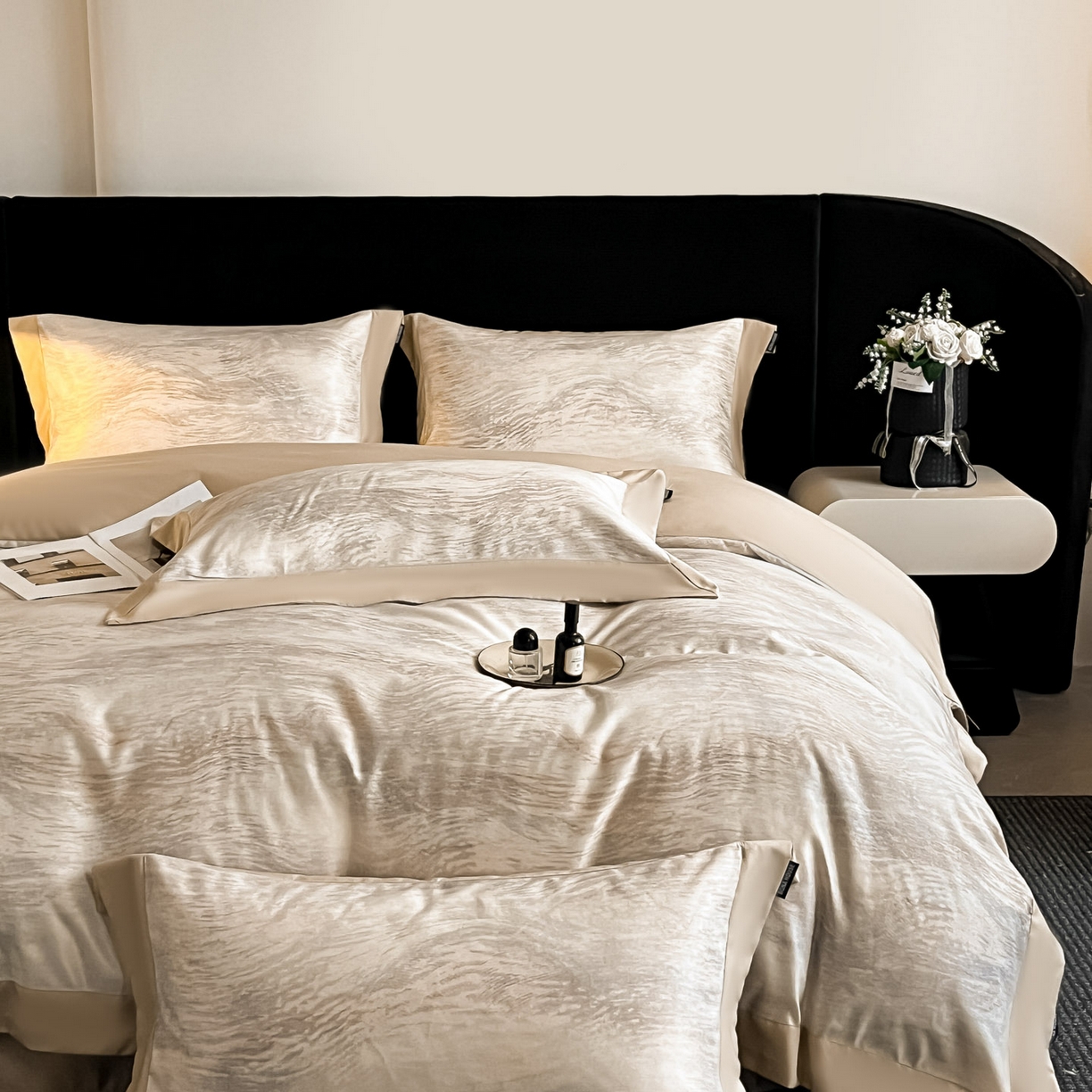 91家纺网 家纺一手货源 找家纺 博纳家纺 2025新款亲肤棉数码印花拼角四件套 逝水流年-香槟