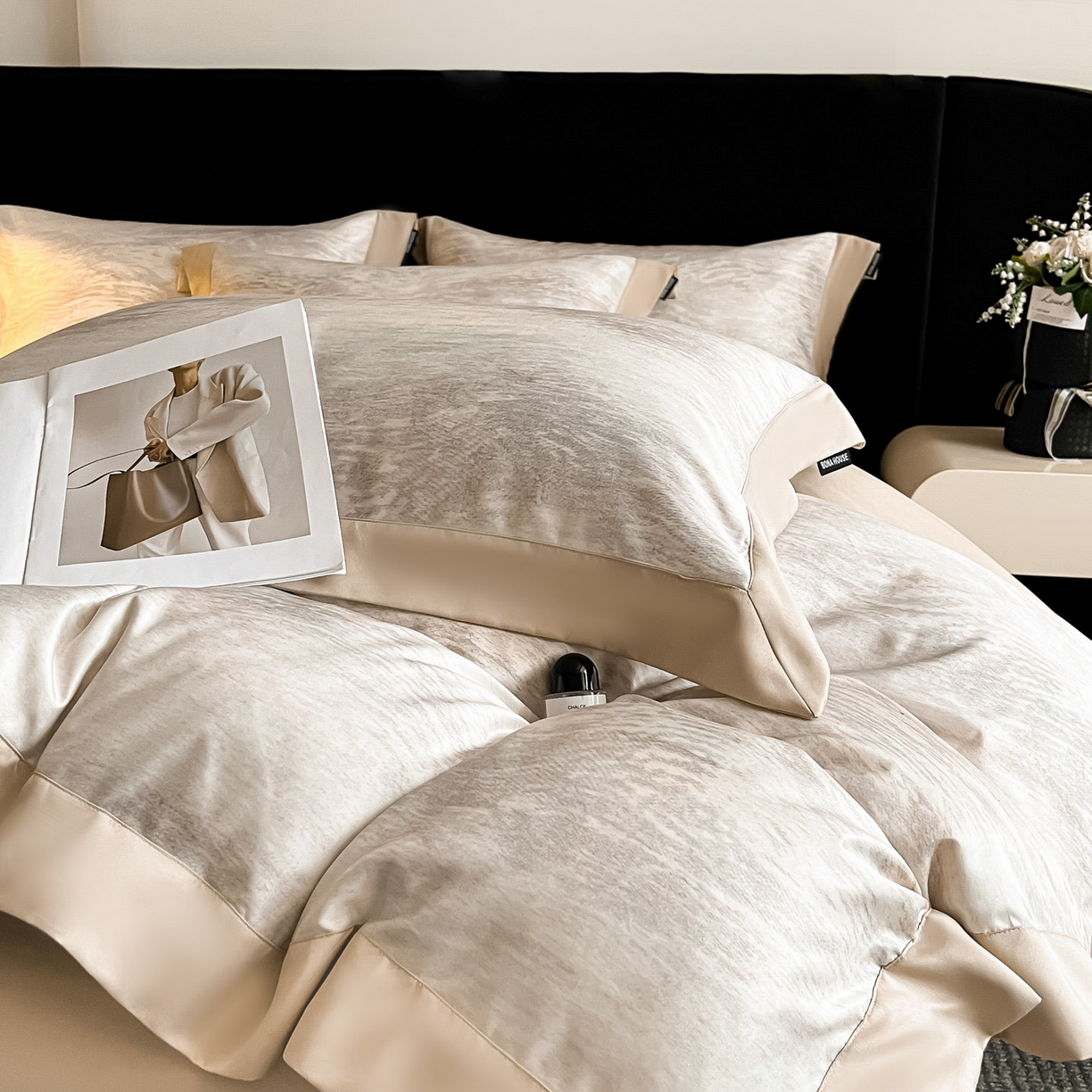 91家纺网 家纺一手货源 找家纺 博纳家纺 2025新款亲肤棉数码印花拼角四件套 逝水流年-香槟