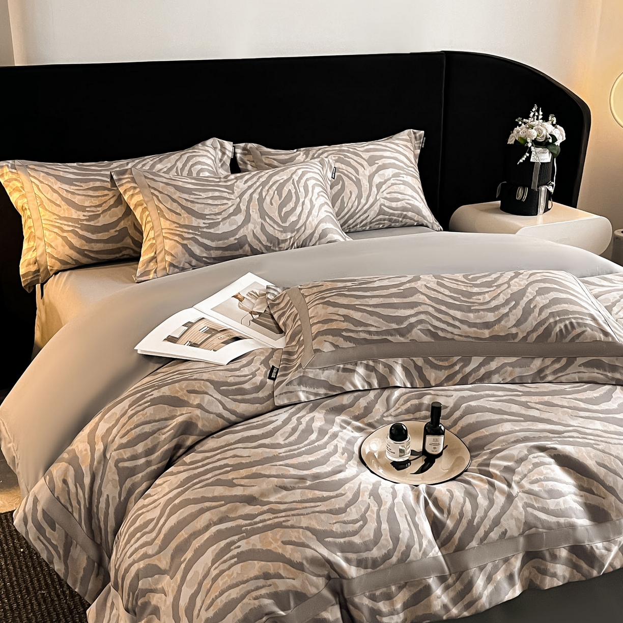 91家纺网 家纺一手货源 找家纺 博纳家纺 2025新款亲肤棉数码印花拼角四件套 暮色回响-灰