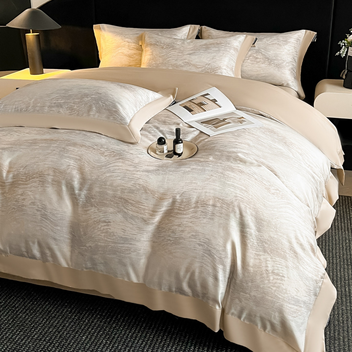 91家纺网 家纺一手货源 找家纺 博纳家纺 2025新款亲肤棉数码印花拼角四件套 逝水流年-香槟