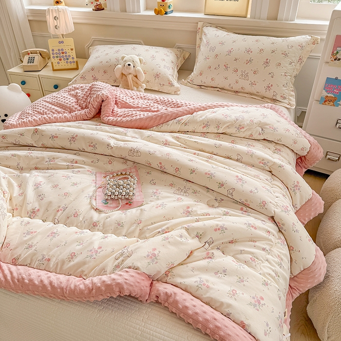 91家纺网 家纺一手货源 找家纺 梦依依 2025新款全棉豆豆绒大豆被冬被春秋被儿童豆豆被（风格一） 萝莉兔