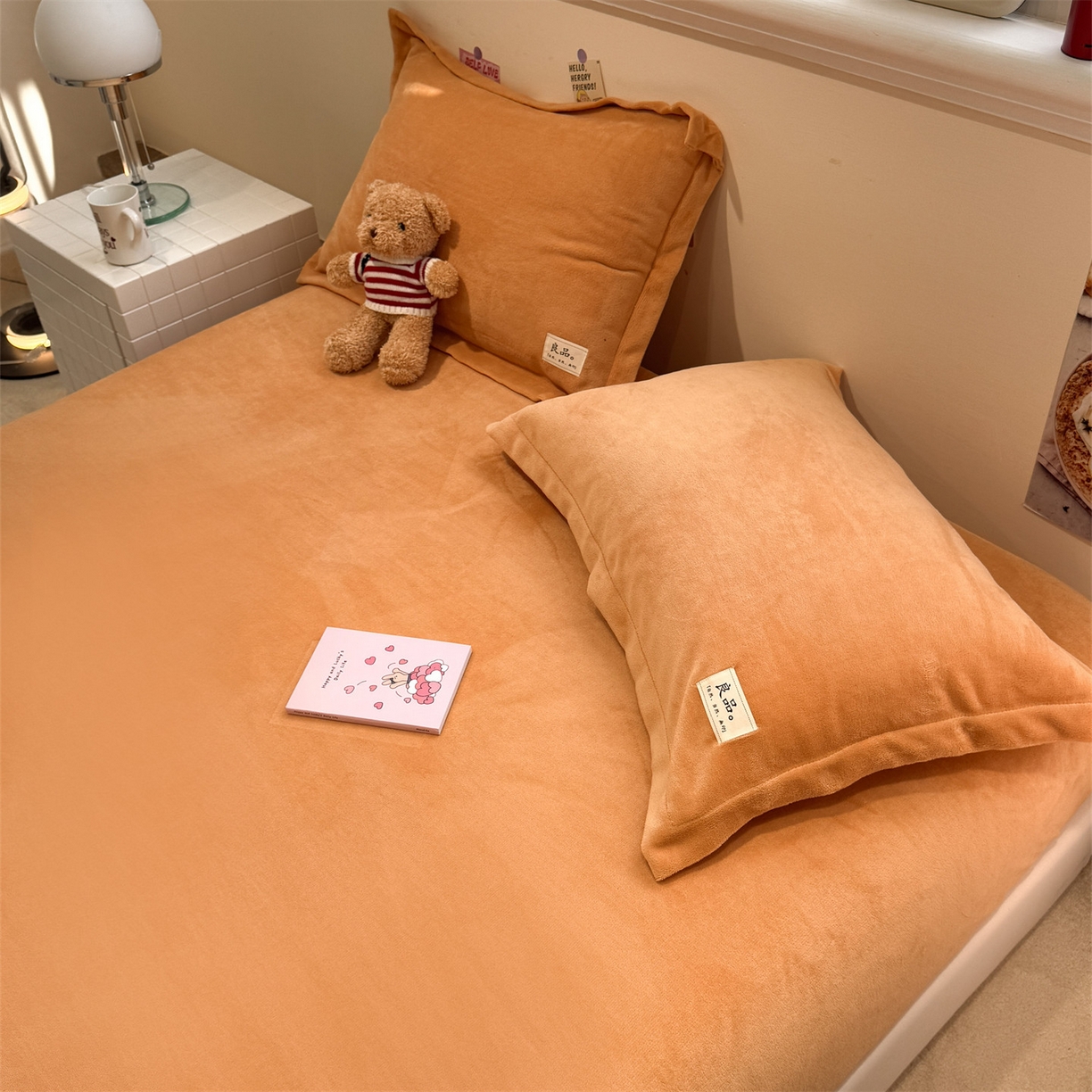 91家纺网 家纺一手货源 找家纺 857家居 2025新款高克重牛奶绒床单床笠系列 良品-爱马橙