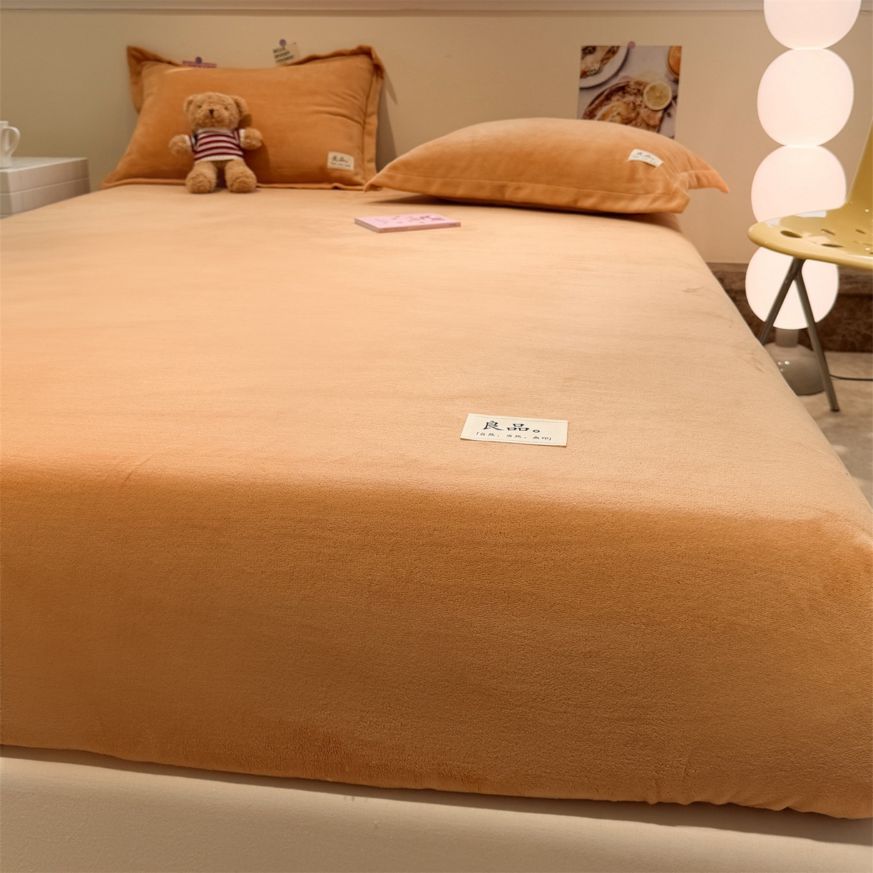 91家纺网 家纺一手货源 找家纺 857家居 2025新款高克重牛奶绒床单床笠系列 良品-爱马橙