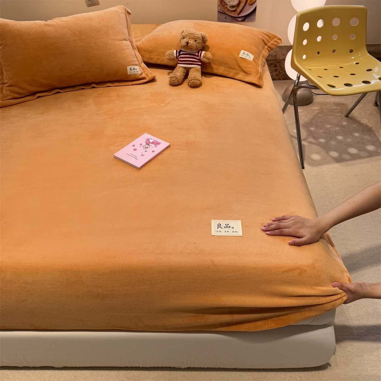 91家纺网 家纺一手货源 找家纺 857家居 2025新款高克重牛奶绒床单床笠系列 良品-爱马橙