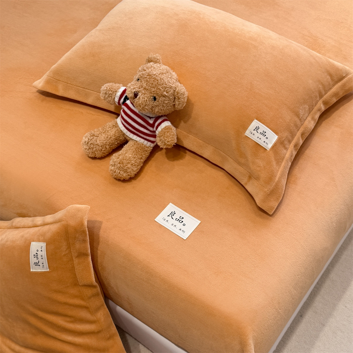 91家纺网 家纺一手货源 找家纺 857家居 2025新款高克重牛奶绒床单床笠系列 良品-爱马橙