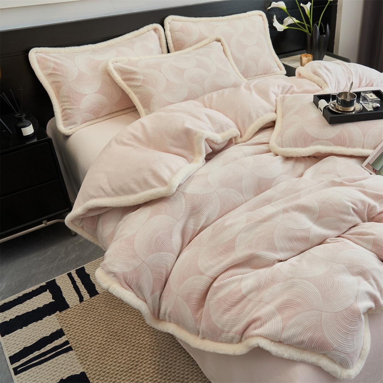 91家纺网 家纺一手货源 找家纺 金鹰 2025新款烂花兔毛包边四件套牛奶绒四件套提花套件 简爱