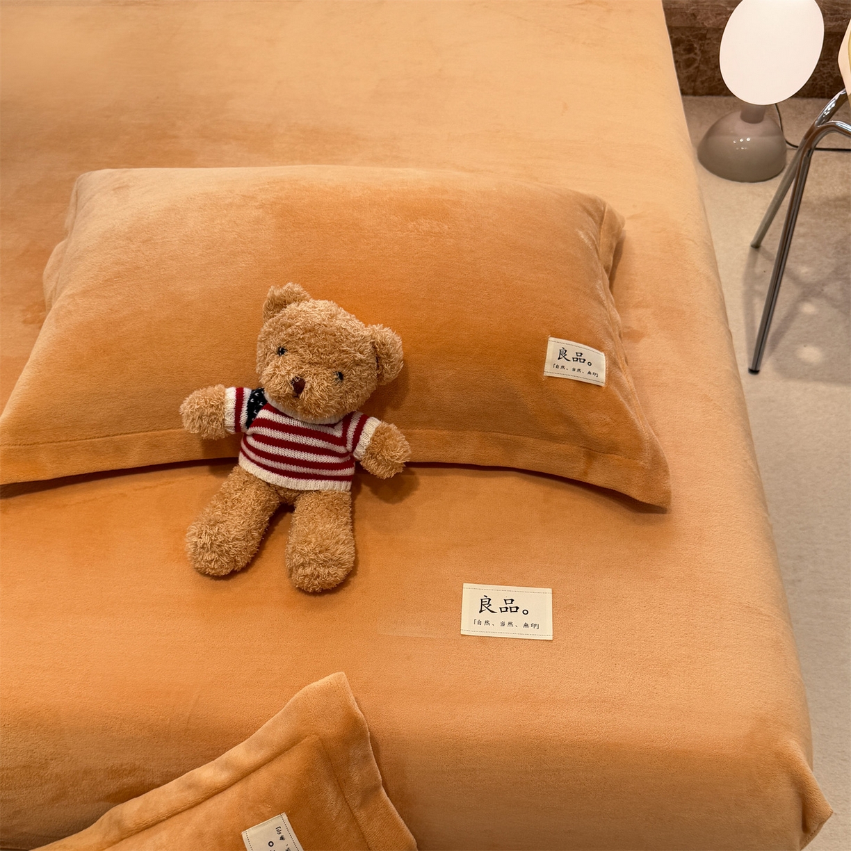 91家纺网 家纺一手货源 找家纺 857家居 2025新款高克重牛奶绒床单床笠系列 良品-爱马橙