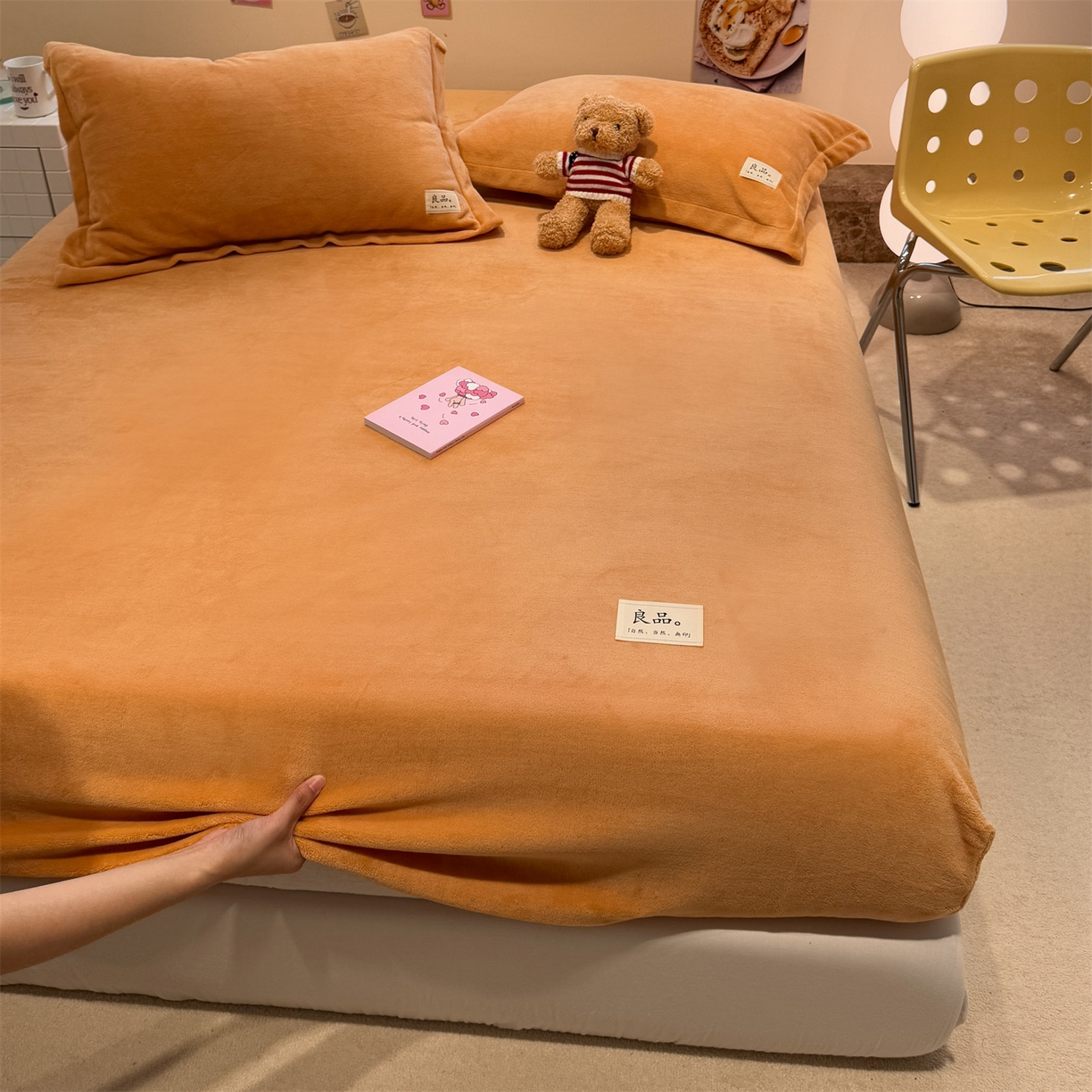 91家纺网 家纺一手货源 找家纺 857家居 2025新款高克重牛奶绒床单床笠系列 良品-爱马橙