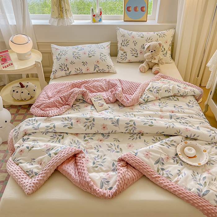 91家纺网 家纺一手货源 找家纺 梦依依 2025新款全棉豆豆绒大豆被冬被春秋被儿童豆豆被（风格一） 轻纱漫舞
