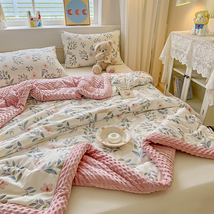 91家纺网 家纺一手货源 找家纺 梦依依 2025新款全棉豆豆绒大豆被冬被春秋被儿童豆豆被（风格一） 轻纱漫舞