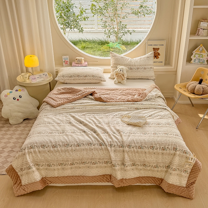 91家纺网 家纺一手货源 找家纺 梦依依 2025新款全棉豆豆绒大豆被冬被春秋被儿童豆豆被（风格一） 秋日玫瑰