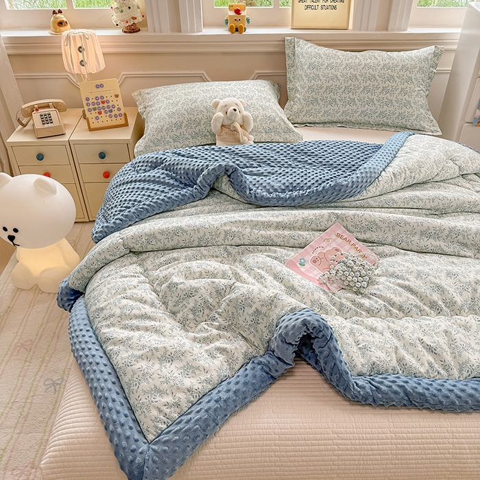 91家纺网 家纺一手货源 找家纺 梦依依 2025新款全棉豆豆绒大豆被冬被春秋被儿童豆豆被（风格一） 瑞莎-蓝