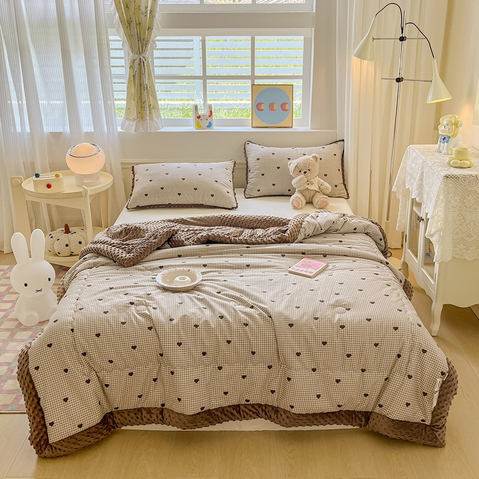 91家纺网 家纺一手货源 找家纺 梦依依 2025新款全棉豆豆绒大豆被冬被春秋被儿童豆豆被（风格一） 守护爱心