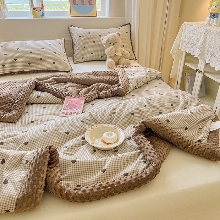 91家纺网 家纺一手货源 找家纺 梦依依 2025新款全棉豆豆绒大豆被冬被春秋被儿童豆豆被（风格一） 守护爱心