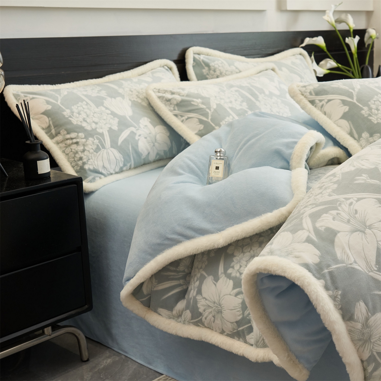 91家纺网 家纺一手货源 找家纺 金鹰 2025新款烂花兔毛包边四件套牛奶绒四件套提花套件 兰花