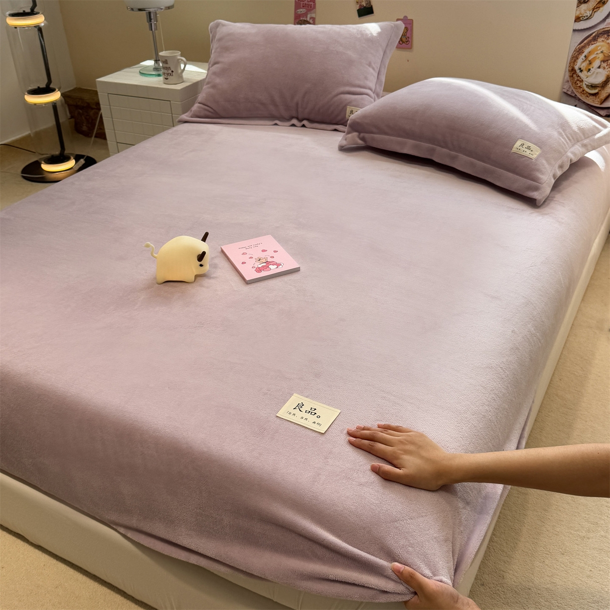 91家纺网 家纺一手货源 找家纺 857家居 2025新款高克重牛奶绒床单床笠系列 良品-丁香紫