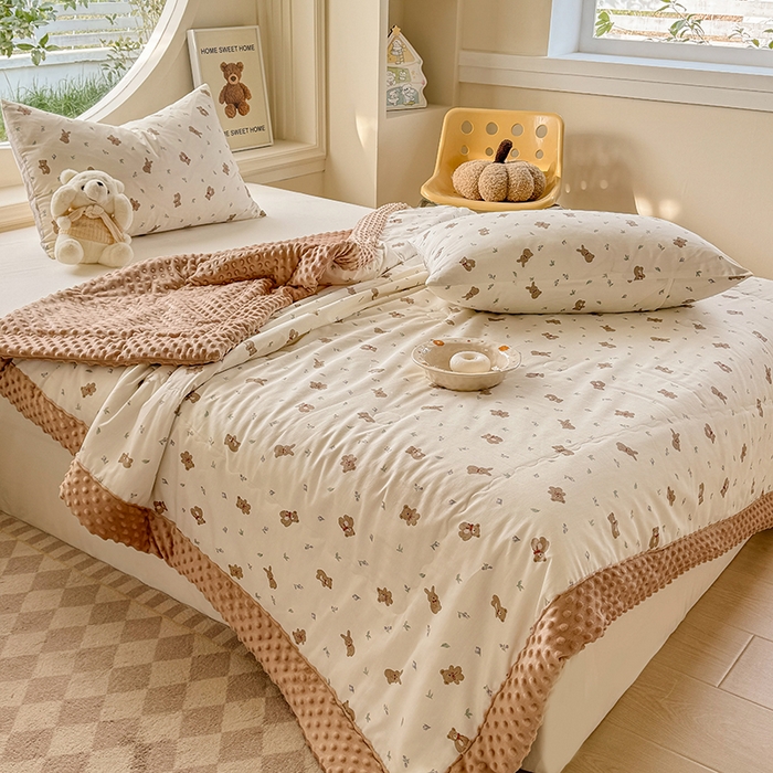 91家纺网 家纺一手货源 找家纺 梦依依 2025新款全棉豆豆绒大豆被冬被春秋被儿童豆豆被（风格一） 小呆熊