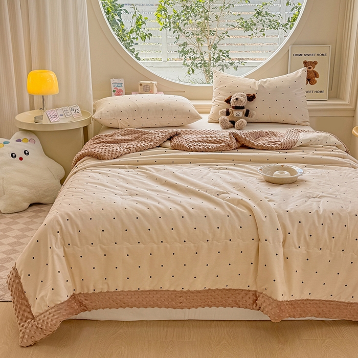 91家纺网 家纺一手货源 找家纺 梦依依 2025新款全棉豆豆绒大豆被冬被春秋被儿童豆豆被（风格一） 小黑点点-米