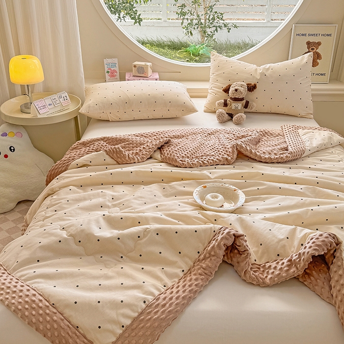 91家纺网 家纺一手货源 找家纺 梦依依 2025新款全棉豆豆绒大豆被冬被春秋被儿童豆豆被（风格一） 小黑点点-米