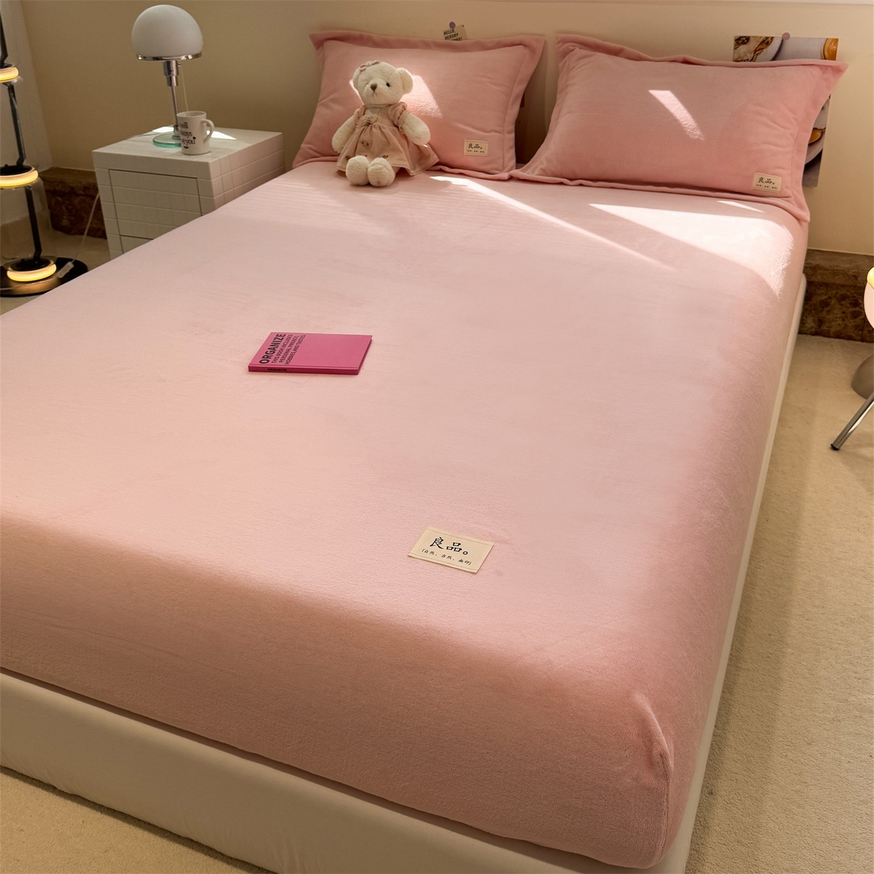 91家纺网 家纺一手货源 找家纺 857家居 2025新款高克重牛奶绒床单床笠系列 良品-粉色