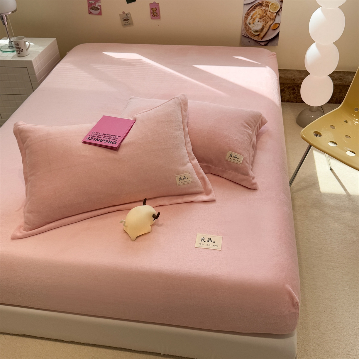 91家纺网 家纺一手货源 找家纺 857家居 2025新款高克重牛奶绒床单床笠系列 良品-粉色