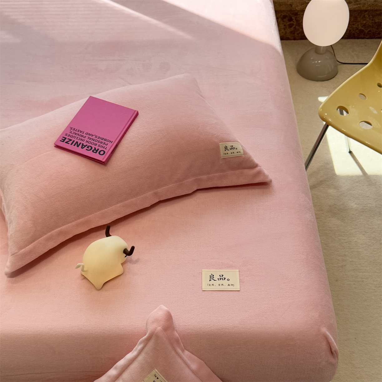 91家纺网 家纺一手货源 找家纺 857家居 2025新款高克重牛奶绒床单床笠系列 良品-粉色