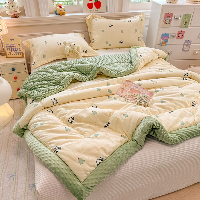 91家纺网 家纺一手货源 找家纺 梦依依 2025新款全棉豆豆绒大豆被冬被春秋被儿童豆豆被（风格一） 熊猫森林
