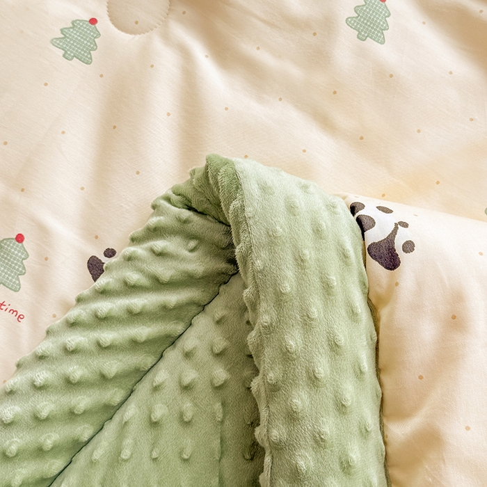 91家纺网 家纺一手货源 找家纺 梦依依 2025新款全棉豆豆绒大豆被冬被春秋被儿童豆豆被（风格一） 熊猫森林