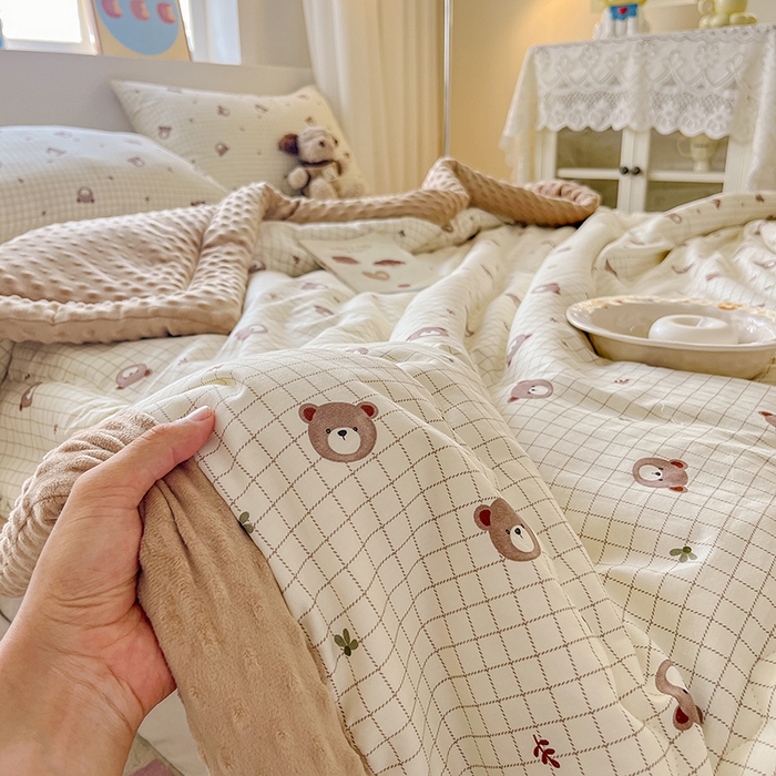 91家纺网 家纺一手货源 找家纺 梦依依 2025新款全棉豆豆绒大豆被冬被春秋被儿童豆豆被（风格一） 熊仔