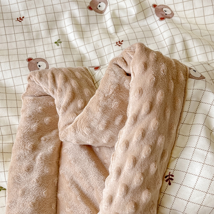 91家纺网 家纺一手货源 找家纺 梦依依 2025新款全棉豆豆绒大豆被冬被春秋被儿童豆豆被（风格一） 熊仔