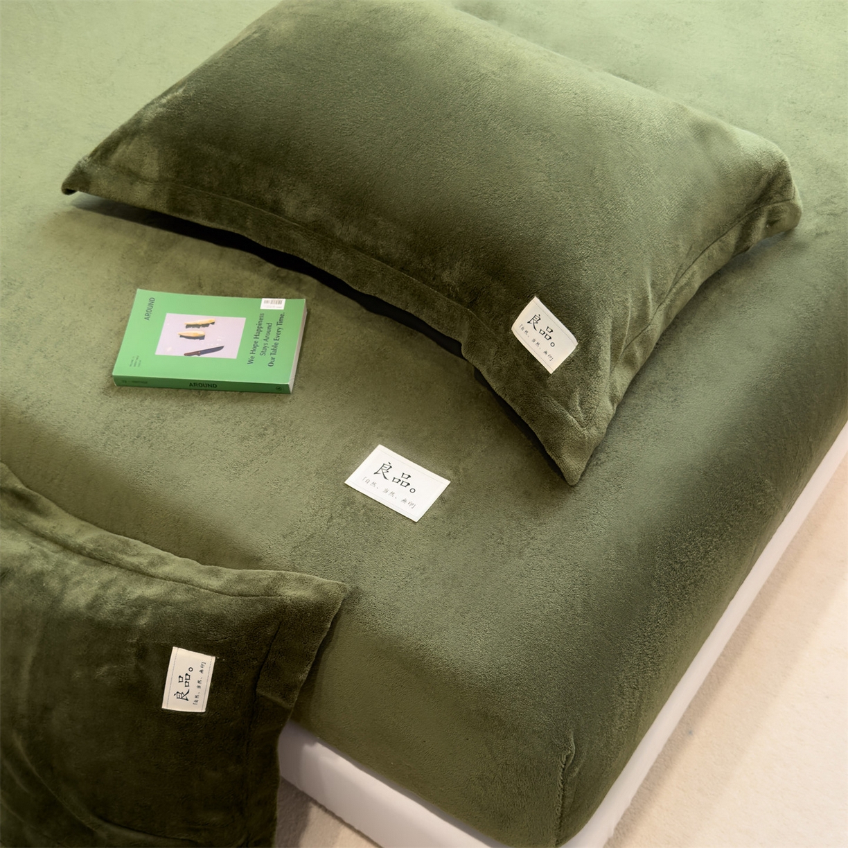 91家纺网 家纺一手货源 找家纺 857家居 2025新款高克重牛奶绒床单床笠系列 良品-橄榄绿