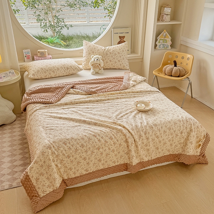 91家纺网 家纺一手货源 找家纺 梦依依 2025新款全棉豆豆绒大豆被冬被春秋被儿童豆豆被（风格一） 月蓉花