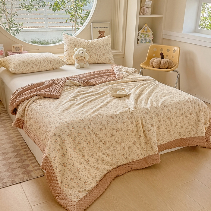 91家纺网 家纺一手货源 找家纺 梦依依 2025新款全棉豆豆绒大豆被冬被春秋被儿童豆豆被（风格一） 月蓉花