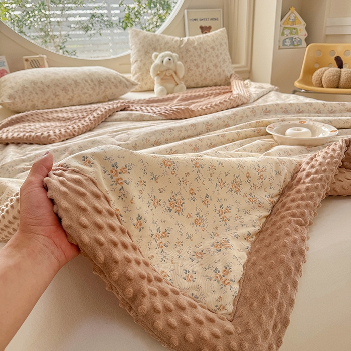 91家纺网 家纺一手货源 找家纺 梦依依 2025新款全棉豆豆绒大豆被冬被春秋被儿童豆豆被（风格一） 月蓉花