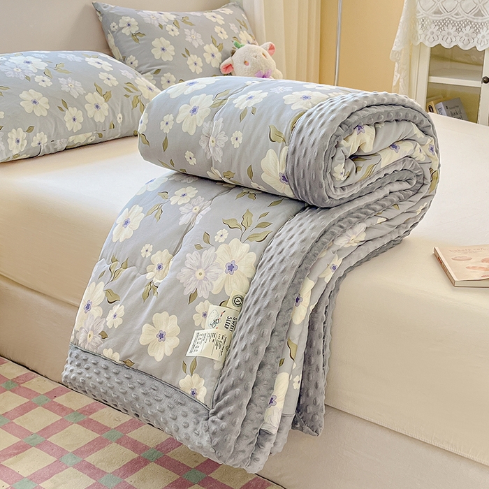 91家纺网 家纺一手货源 找家纺 梦依依 2025新款全棉豆豆绒大豆被冬被春秋被儿童豆豆被（风格一） 云深白茶