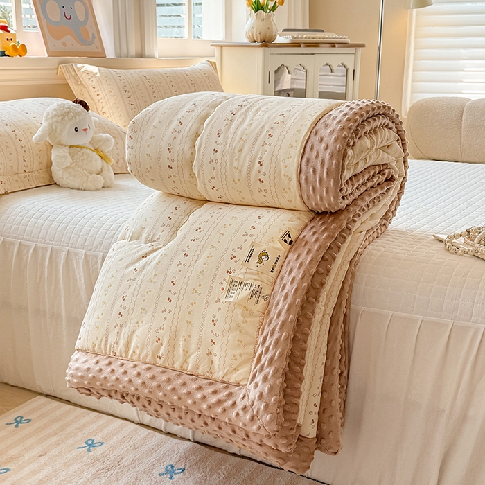 91家纺网 家纺一手货源 找家纺 梦依依 2025新款全棉豆豆绒大豆被冬被春秋被儿童豆豆被（风格一） 樱桃树