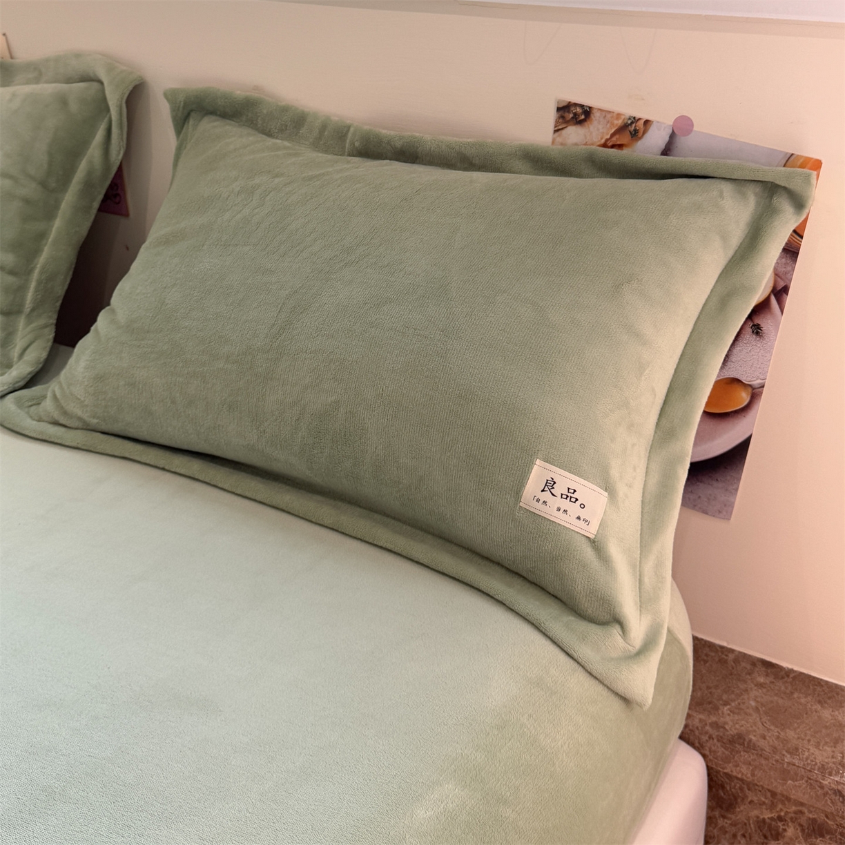 91家纺网 家纺一手货源 找家纺 857家居 2025新款高克重牛奶绒床单床笠系列 良品-墨绿