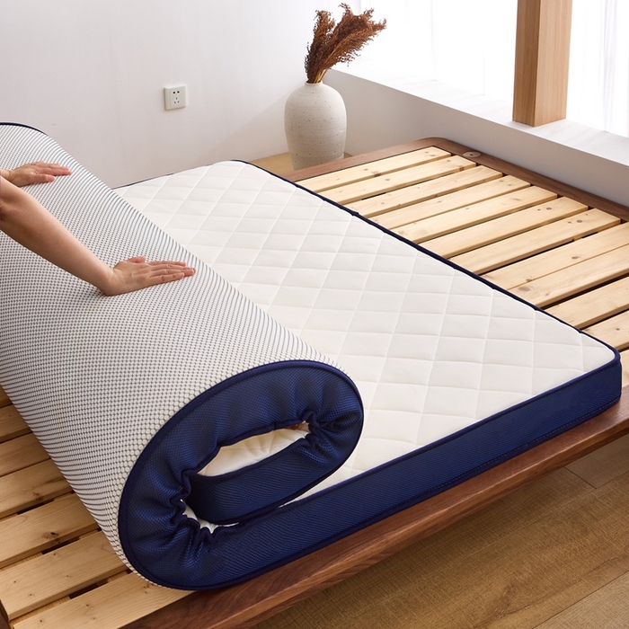 91家纺网 家纺一手货源 找家纺 优承佳生活馆（床垫） 2025新款磨毛大豆抗压棉立体床垫 磨毛大豆床垫-白+蓝（小方格）