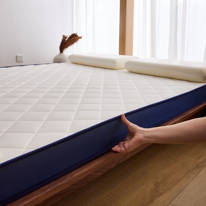 91家纺网 家纺一手货源 找家纺 优承佳生活馆（床垫） 2025新款磨毛大豆抗压棉立体床垫 磨毛大豆床垫-白+蓝（小方格）
