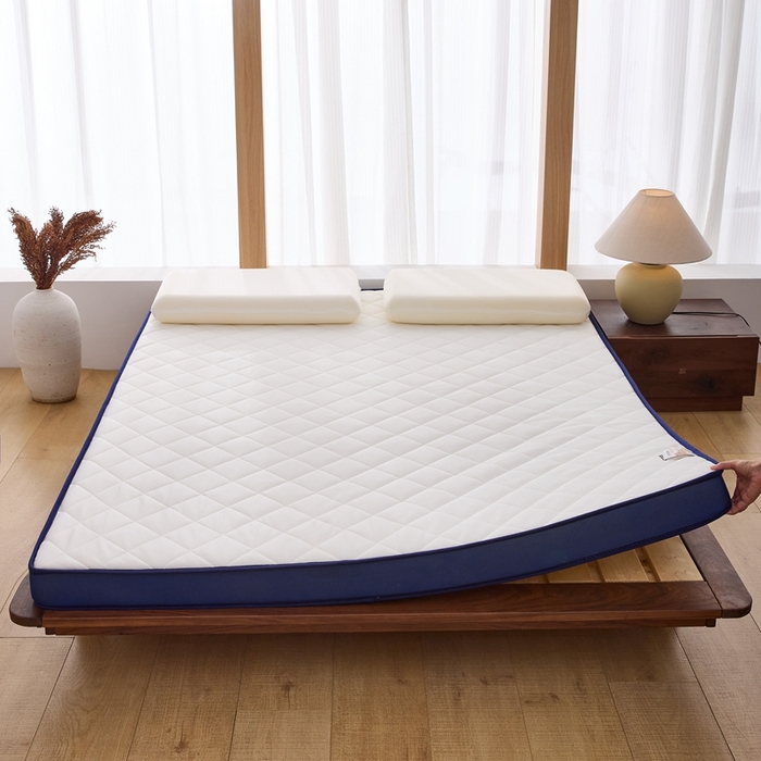 91家纺网 家纺一手货源 找家纺 优承佳生活馆（床垫） 2025新款磨毛大豆抗压棉立体床垫 磨毛大豆床垫-白+蓝（小方格）