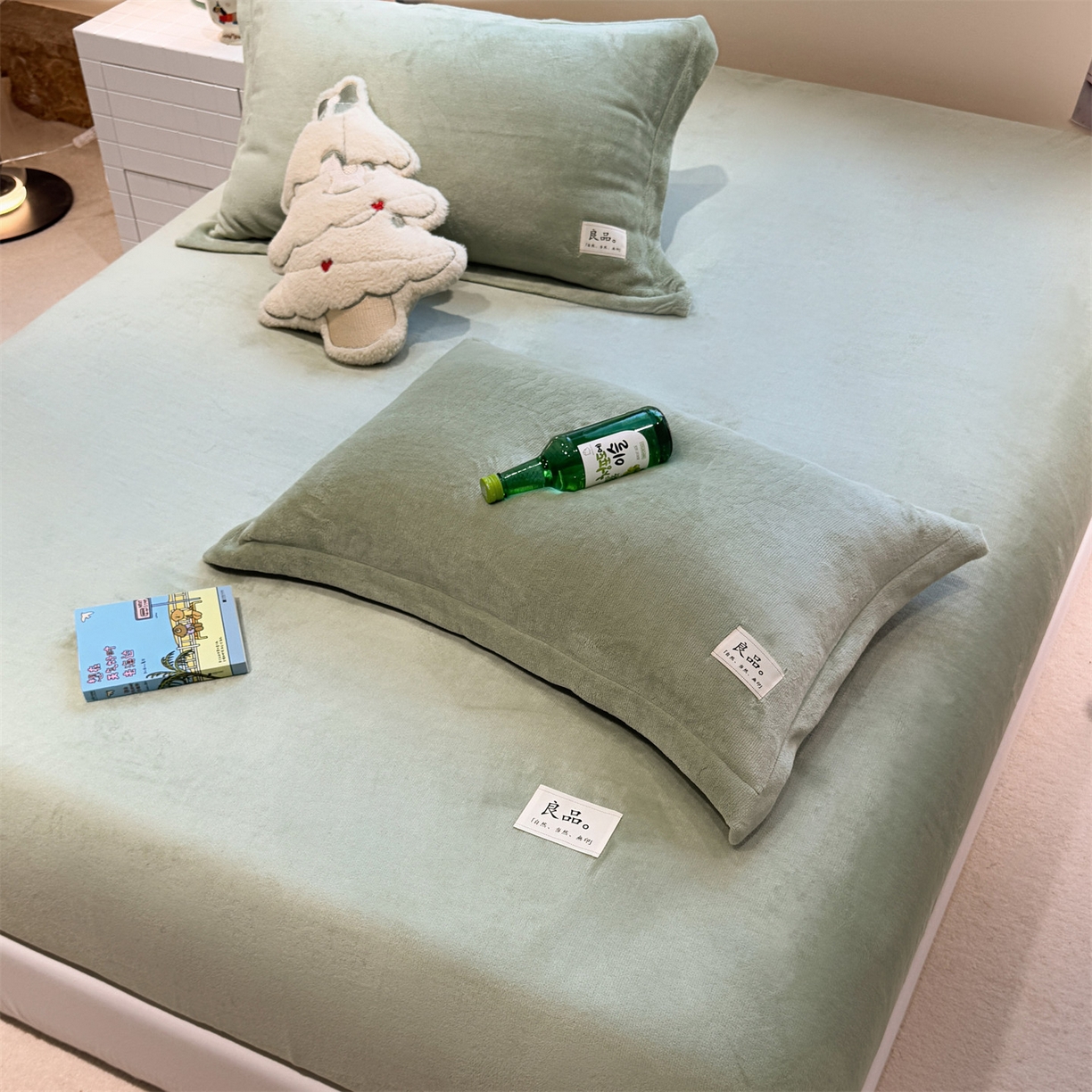 91家纺网 家纺一手货源 找家纺 857家居 2025新款高克重牛奶绒床单床笠系列 良品-墨绿