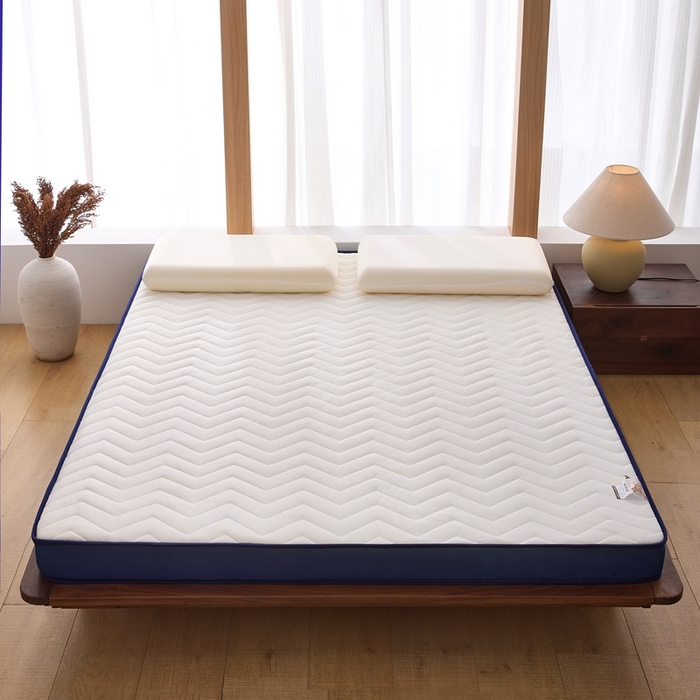 91家纺网 家纺一手货源 找家纺 优承佳生活馆（床垫） 2025新款磨毛大豆抗压棉立体床垫 磨毛大豆床垫-白+蓝（波浪线）