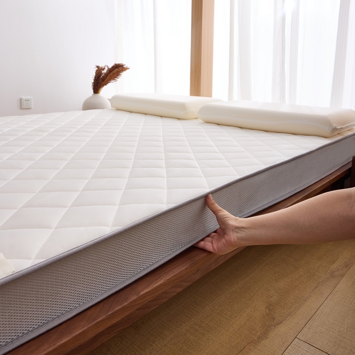 91家纺网 家纺一手货源 找家纺 优承佳生活馆（床垫） 2025新款磨毛大豆抗压棉立体床垫 磨毛大豆床垫-白+灰（小方格)