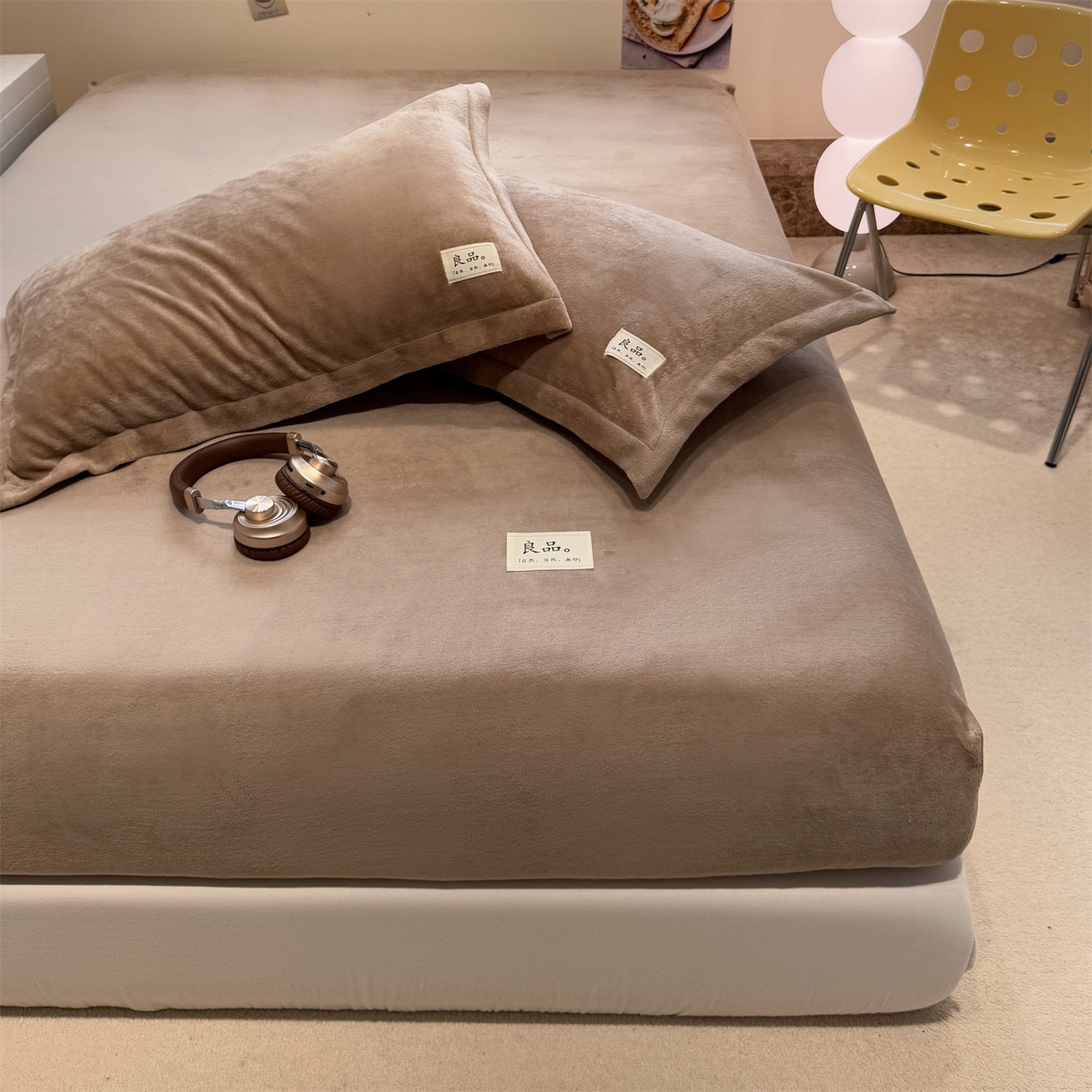 91家纺网 家纺一手货源 找家纺 857家居 2025新款高克重牛奶绒床单床笠系列 良品-奶咖