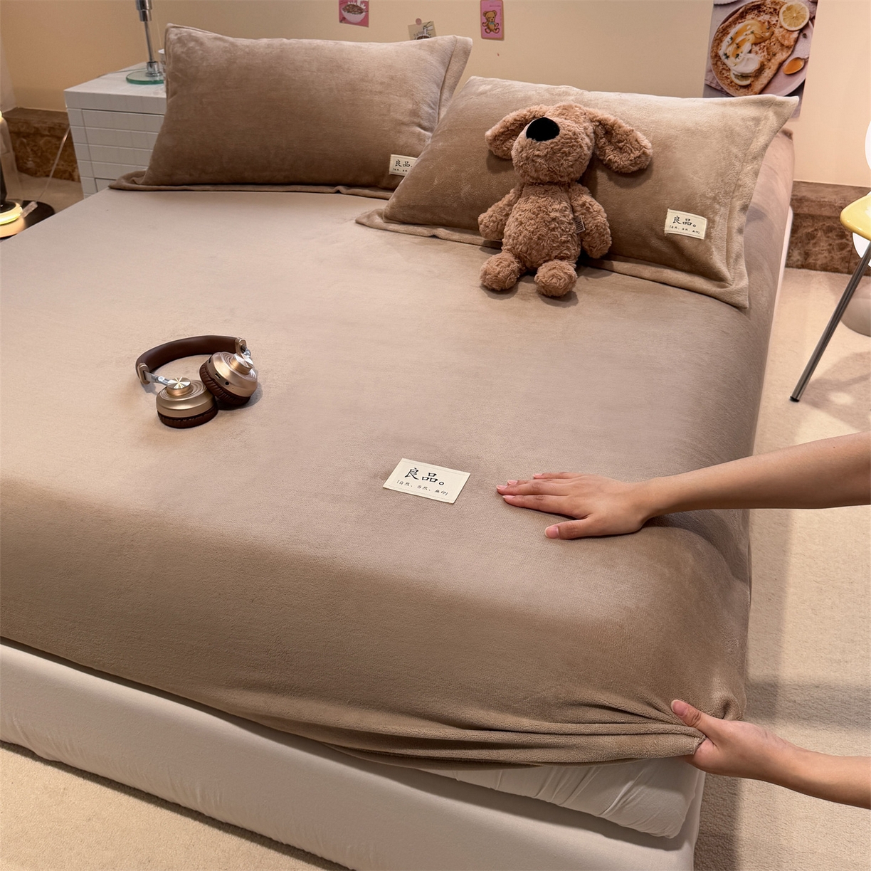 91家纺网 家纺一手货源 找家纺 857家居 2025新款高克重牛奶绒床单床笠系列 良品-奶咖