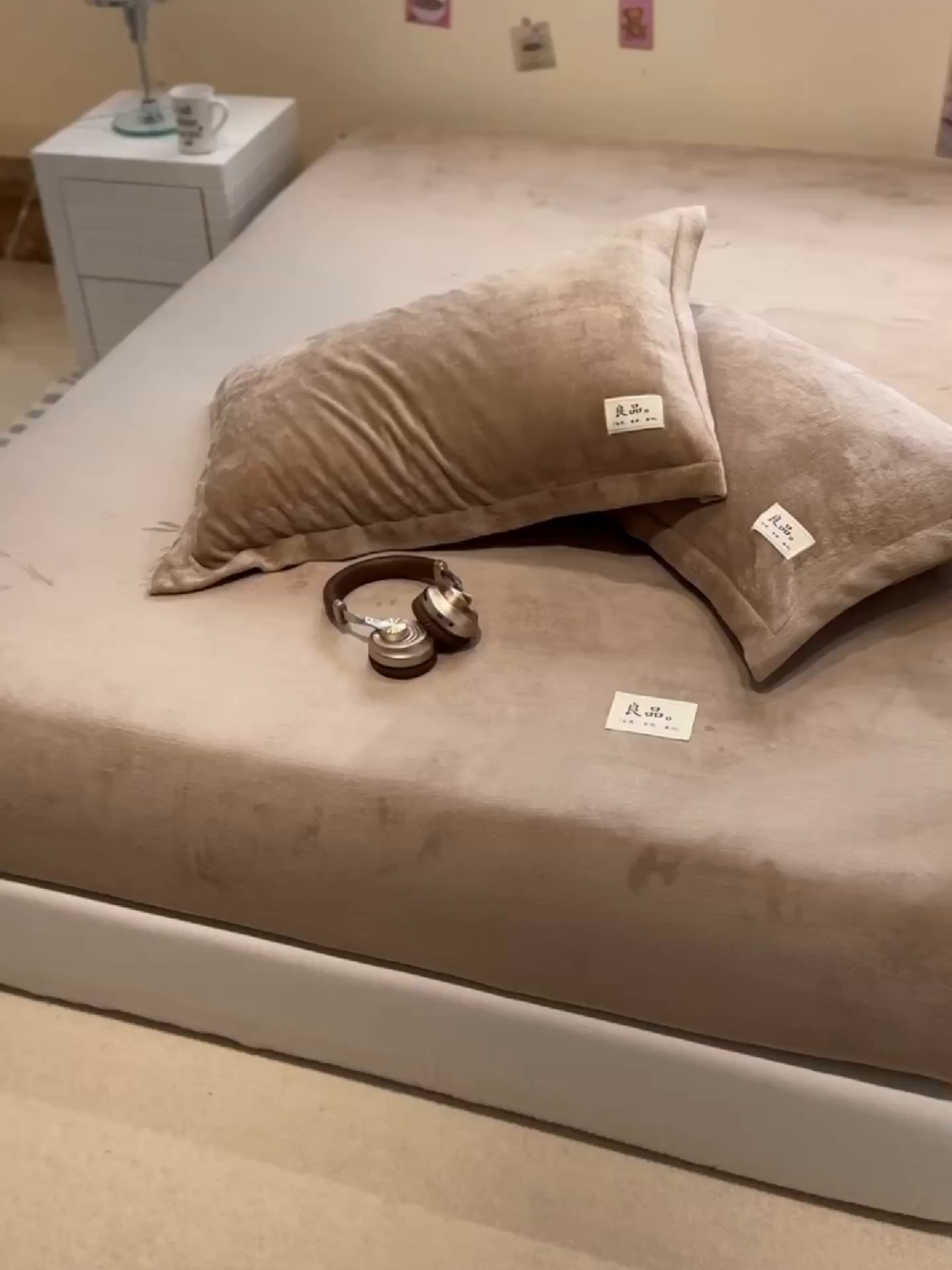 91家纺网 家纺一手货源 找家纺 857家居 2025新款高克重牛奶绒床单床笠系列 良品-奶咖