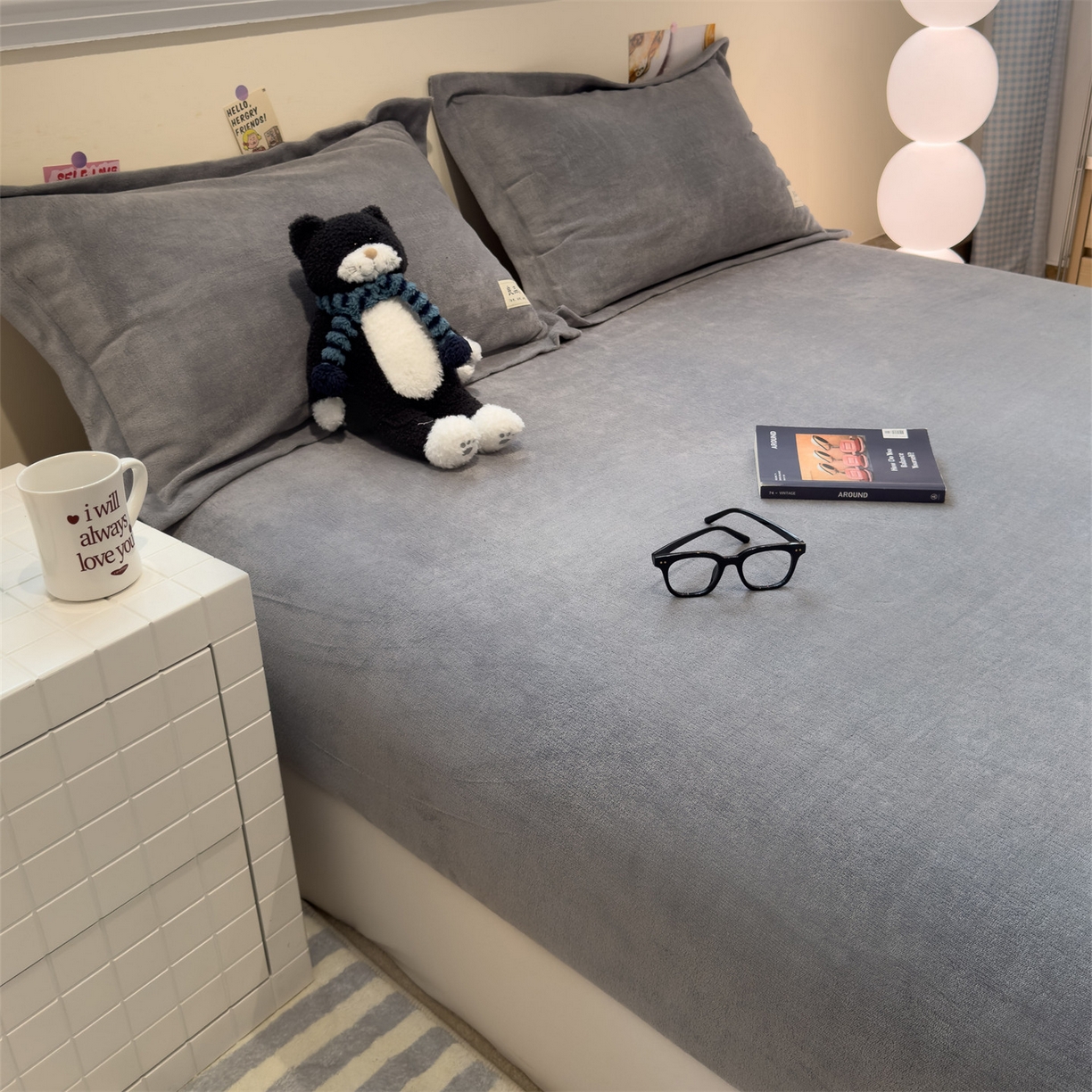 91家纺网 家纺一手货源 找家纺 857家居 2025新款高克重牛奶绒床单床笠系列 良品-浅灰