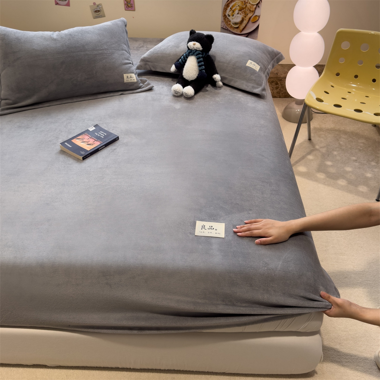 91家纺网 家纺一手货源 找家纺 857家居 2025新款高克重牛奶绒床单床笠系列 良品-浅灰