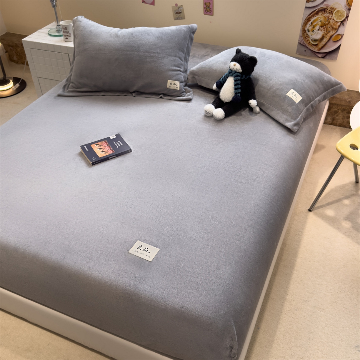 91家纺网 家纺一手货源 找家纺 857家居 2025新款高克重牛奶绒床单床笠系列 良品-浅灰